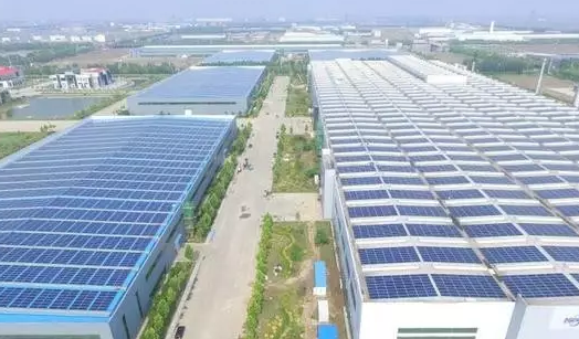 日發(fā)電5.7萬度山東省內(nèi)屋頂建起最大分布式光伏發(fā)電站！