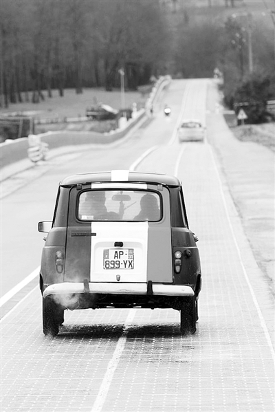 太陽能道路 讓電動(dòng)汽車邊跑邊充電