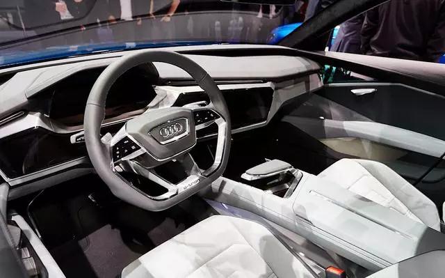 奧迪+漢能光伏車頂：Q6純電動(dòng)Suv將上市、48萬(wàn)+續(xù)航500km...